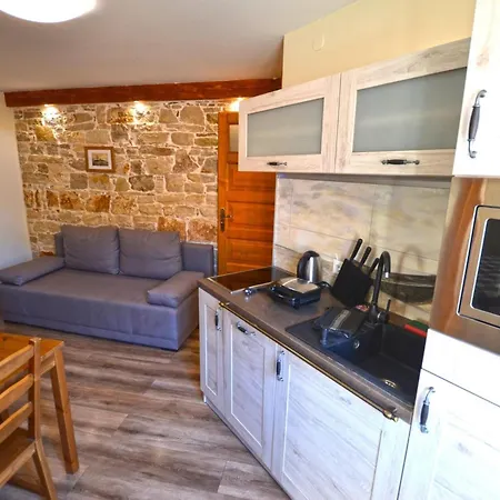 Urban And Upscale Homes Old Town - Classic One Bedroom * Rovinj